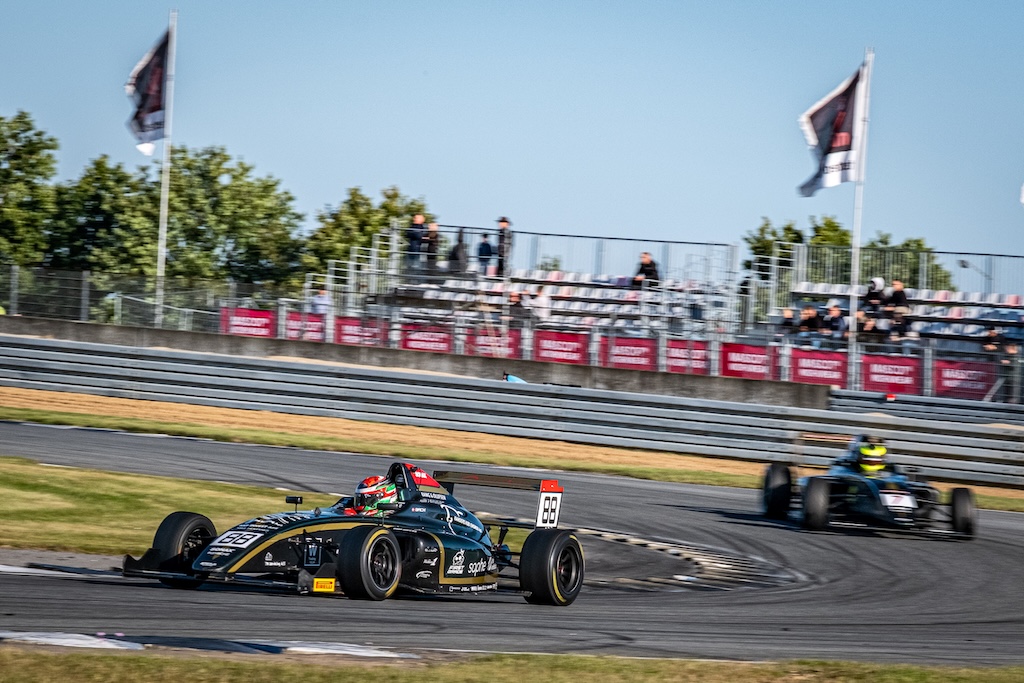 Nordens bedste! Sebastian Bach sikrer sig det Nordiske Mesterskab i Nordic 4. 
(Foto: Grippo)